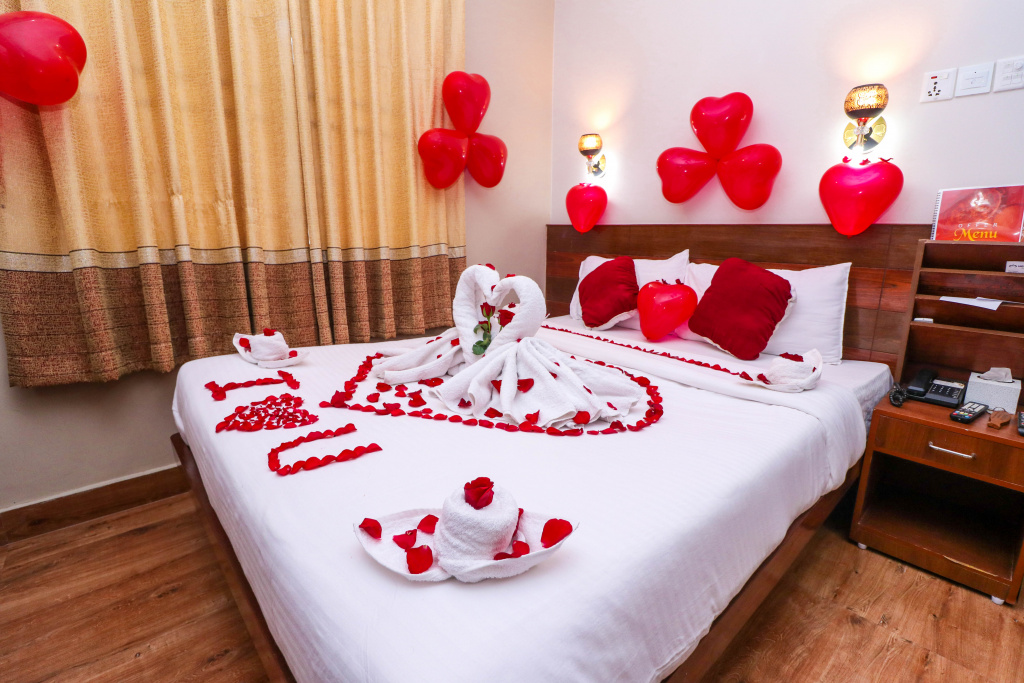 Room Decoration For Honeymoon
